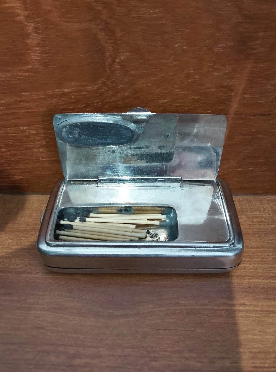 Ancienne lanterne de poche à système.-photo-4