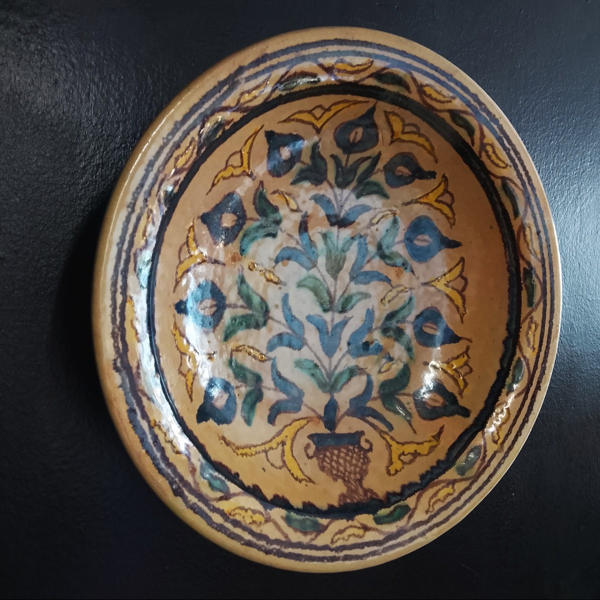 Plat creux sur talon en faïence polychrome de Fez ( Maroc ).-photo-2