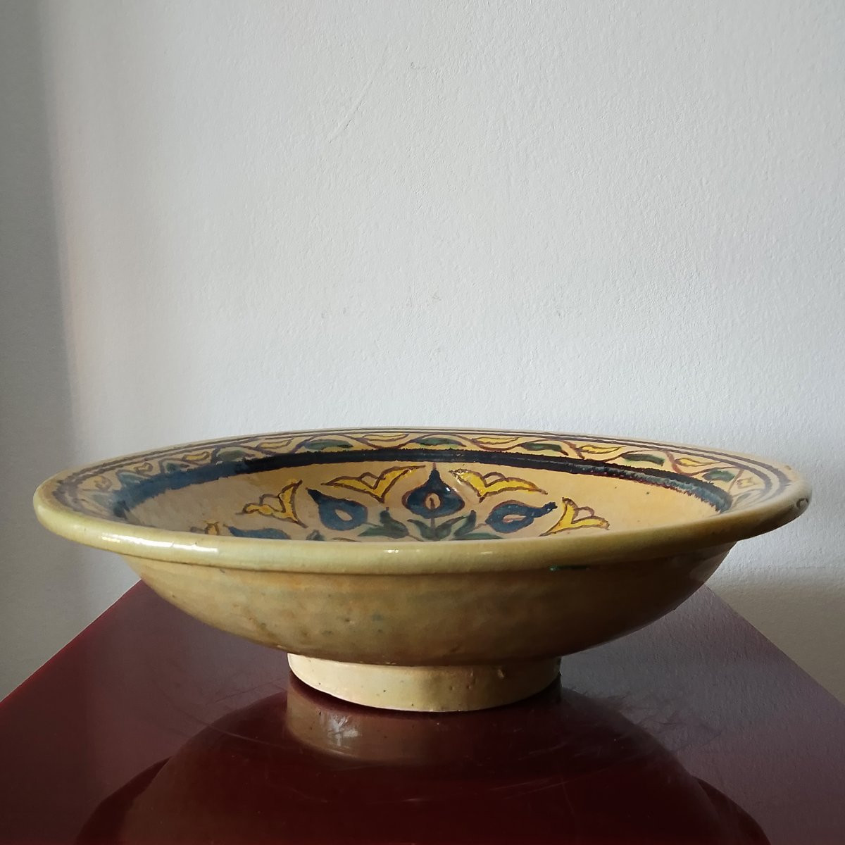 Plat creux sur talon en faïence polychrome de Fez ( Maroc ).-photo-3