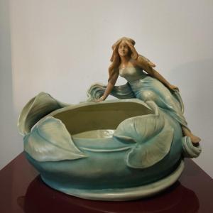 Jardinière Art Nouveau.