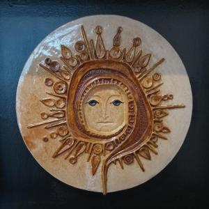 Applique murale en céramique de Claude Cabanat. 