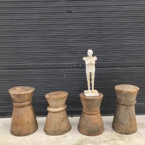 quatre (4) pilons zambiens en bois. sculpté en bois africain lourd et dense