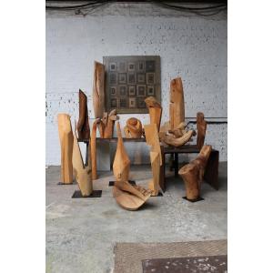 dix-huit (18) sculptures en bois modernistes et abstraites par Roland Lavianne (1948-2022)
