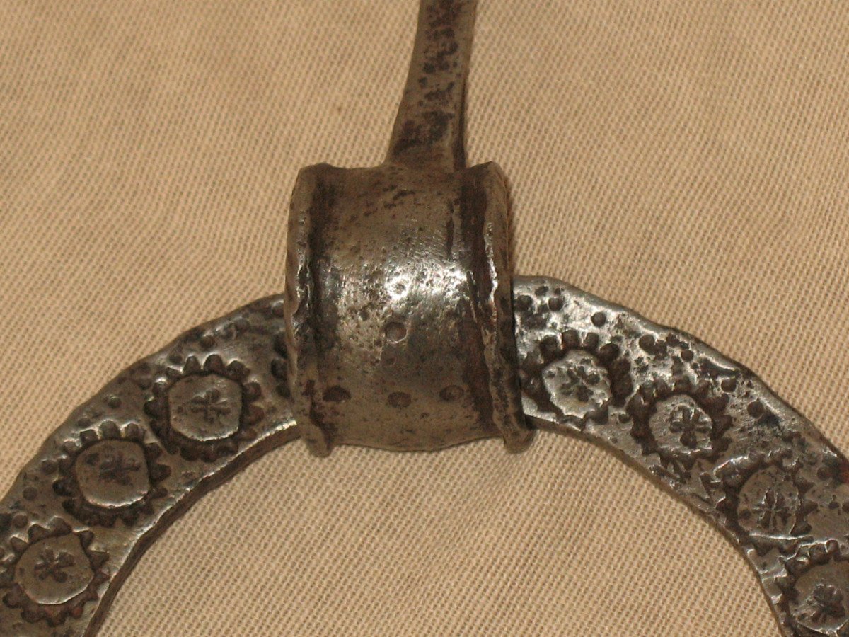 Collection de 4 heurtoirs marteaux de porte époque 17ème et 18ème en fer forgé ciselé-photo-3