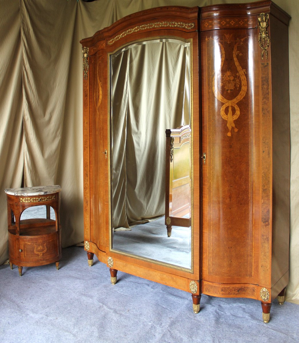 Chambre à coucher en marqueterie et  rare ornementation de bronze doré  19ème style Louis XVI-photo-2