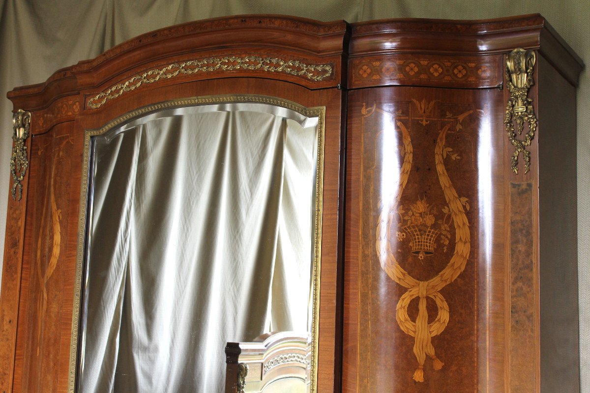 Chambre à coucher en marqueterie et  rare ornementation de bronze doré  19ème style Louis XVI-photo-3