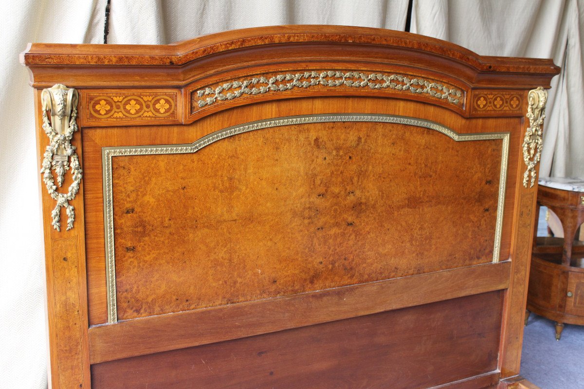 Chambre à coucher en marqueterie et  rare ornementation de bronze doré  19ème style Louis XVI-photo-7
