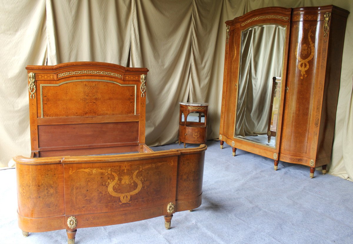 Chambre à coucher en marqueterie et  rare ornementation de bronze doré  19ème style Louis XVI