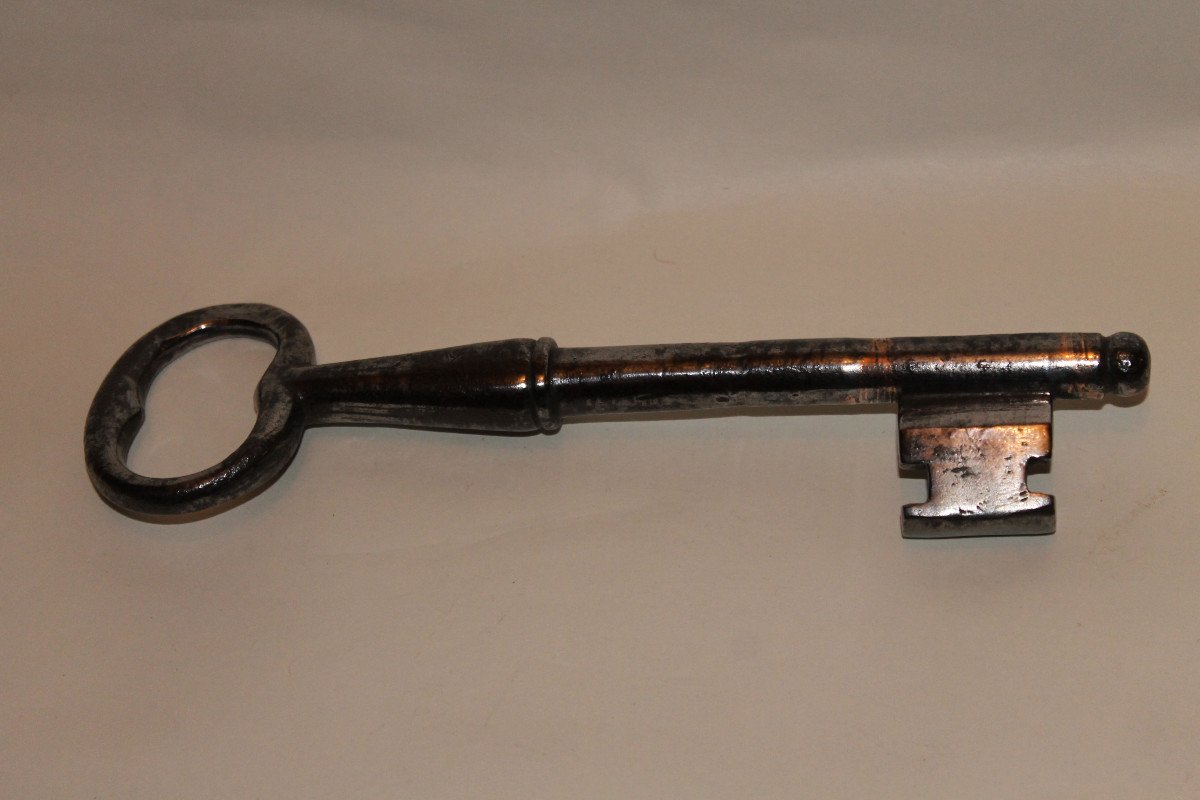 Large Wrought Iron Key From The 18th Century-photo-4