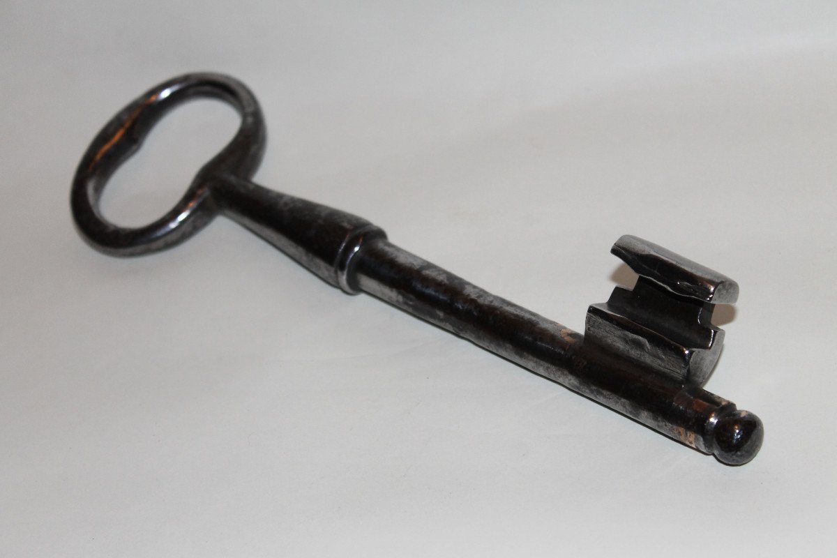 Large Wrought Iron Key From The 18th Century-photo-4