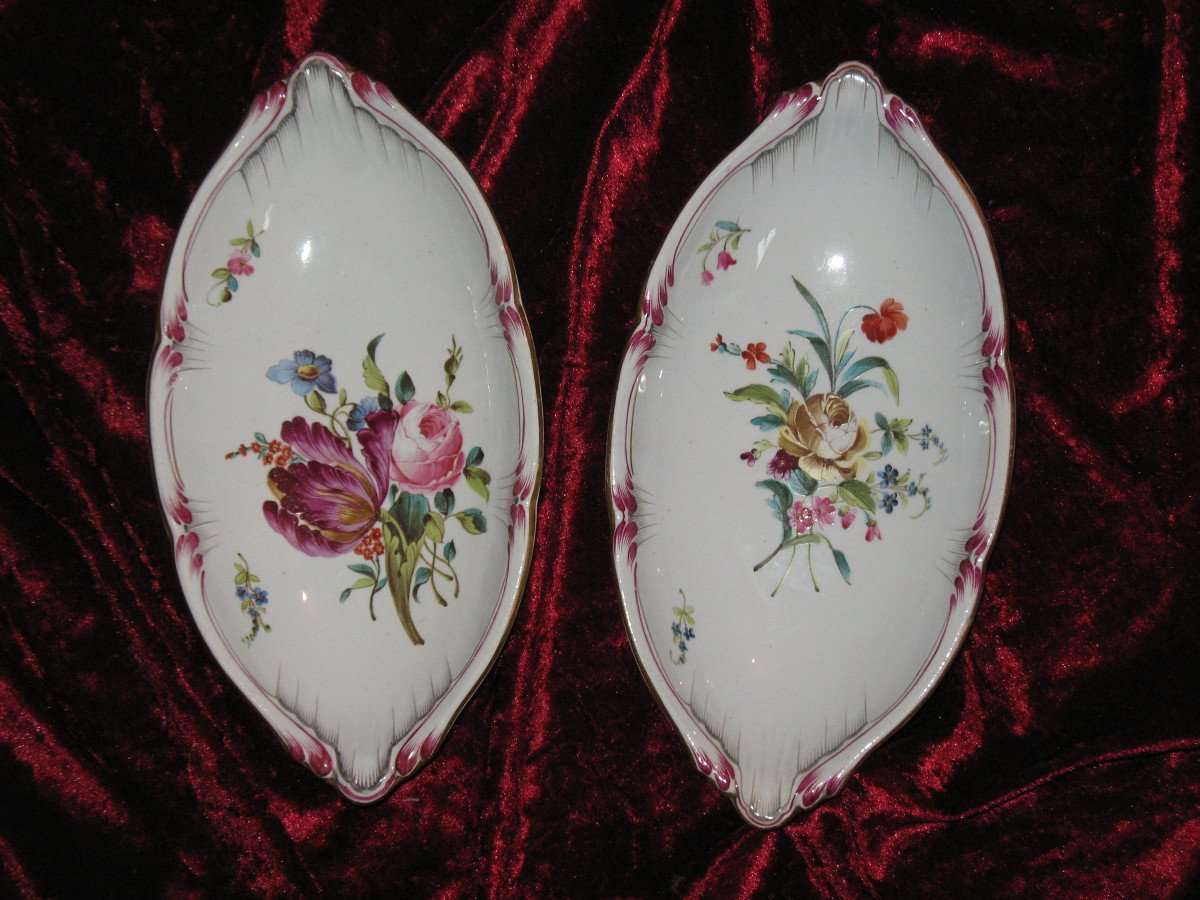 Table Service Of 102 Pieces In Fine Lunéville Earthenware Decorated With Saxony Flowers, 19th Century-photo-4