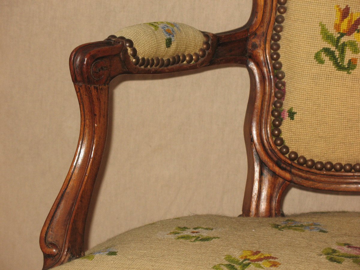 Paire de fauteuils estampillés d'époque Louis XV en noyer 18ème-photo-3