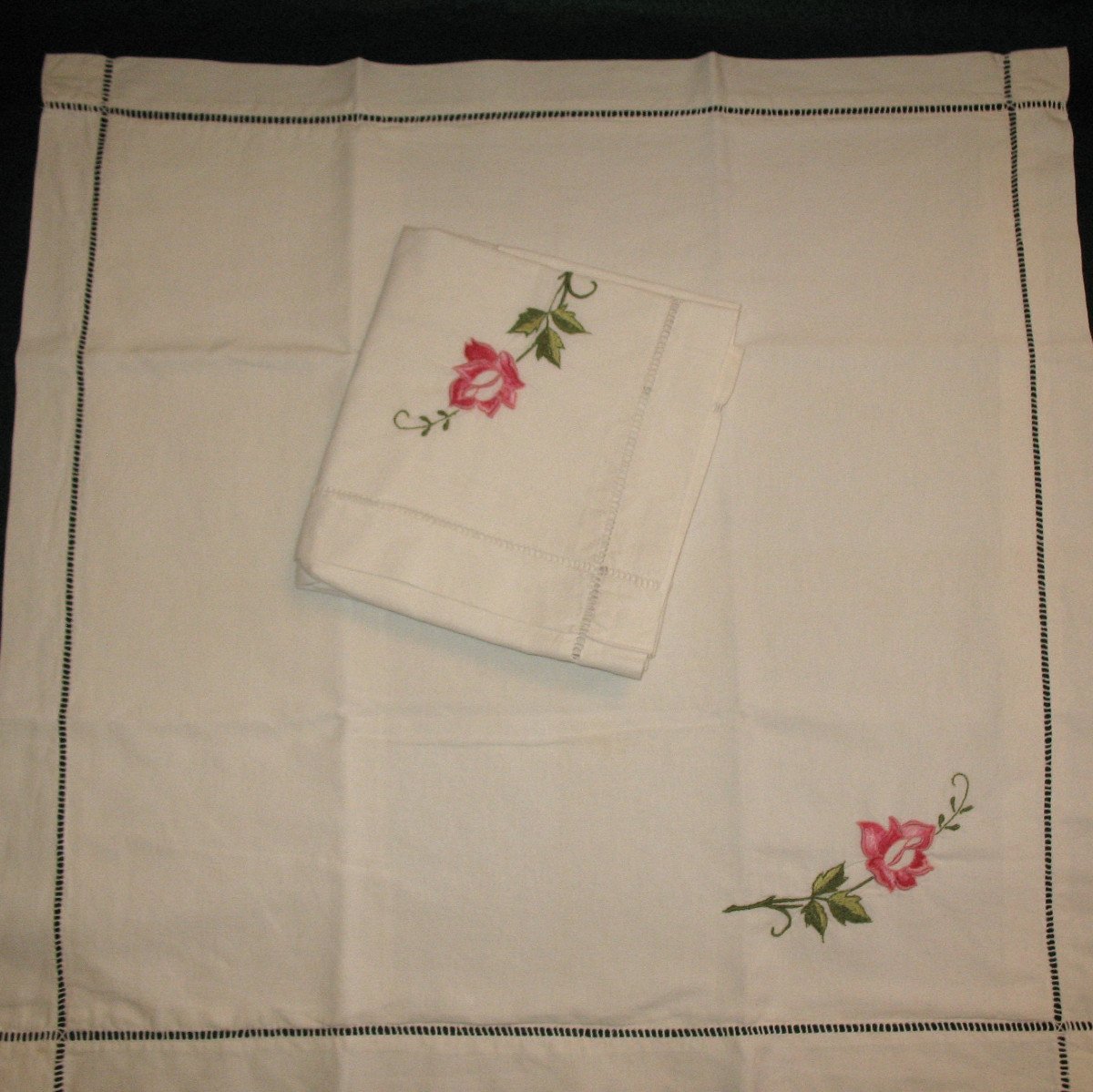Set Of 2 Embroidered Sheets And Their Pillowcases Decorated With Embroidered Roses, 20th Century-photo-3