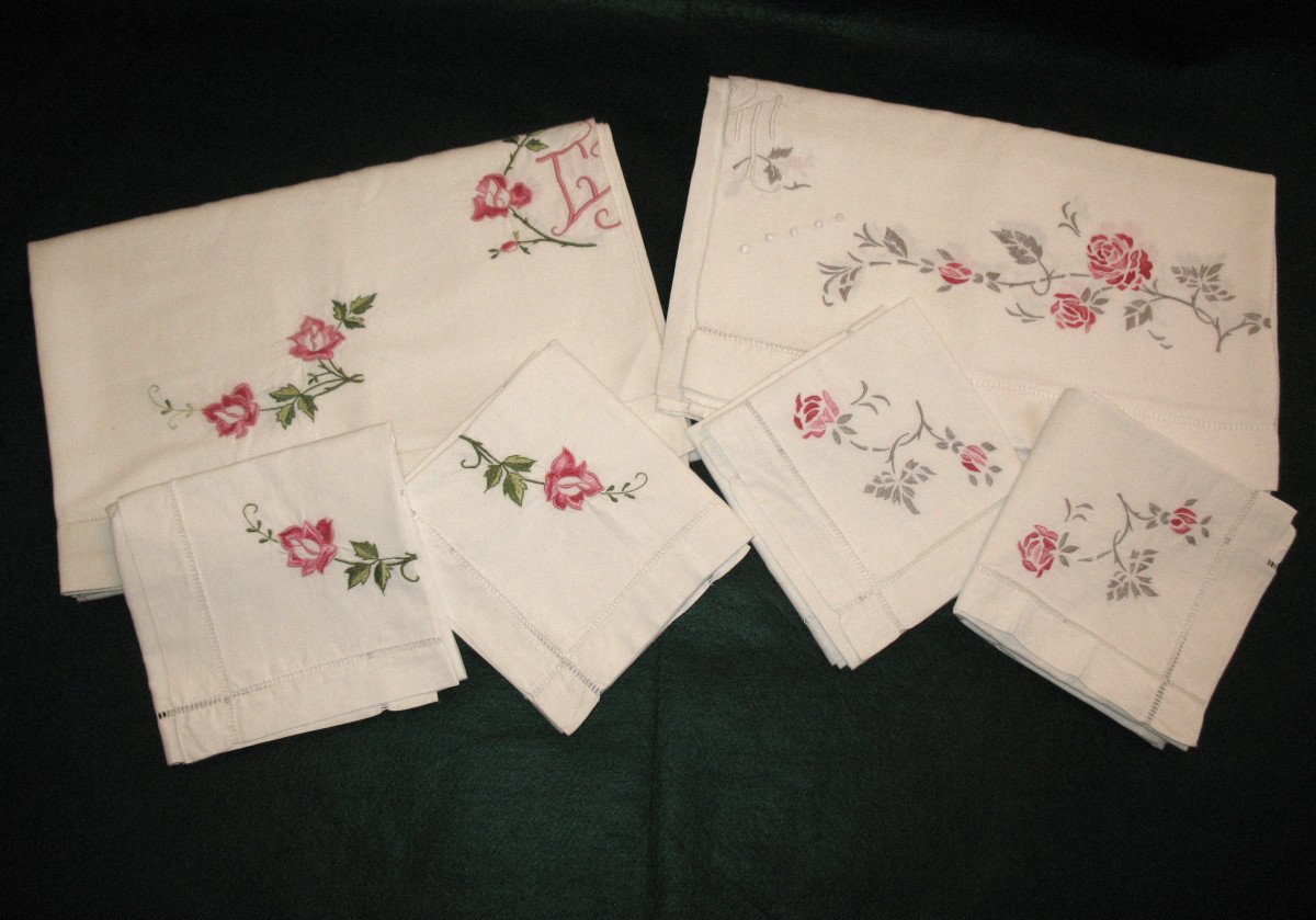 Set Of 2 Embroidered Sheets And Their Pillowcases Decorated With Embroidered Roses, 20th Century