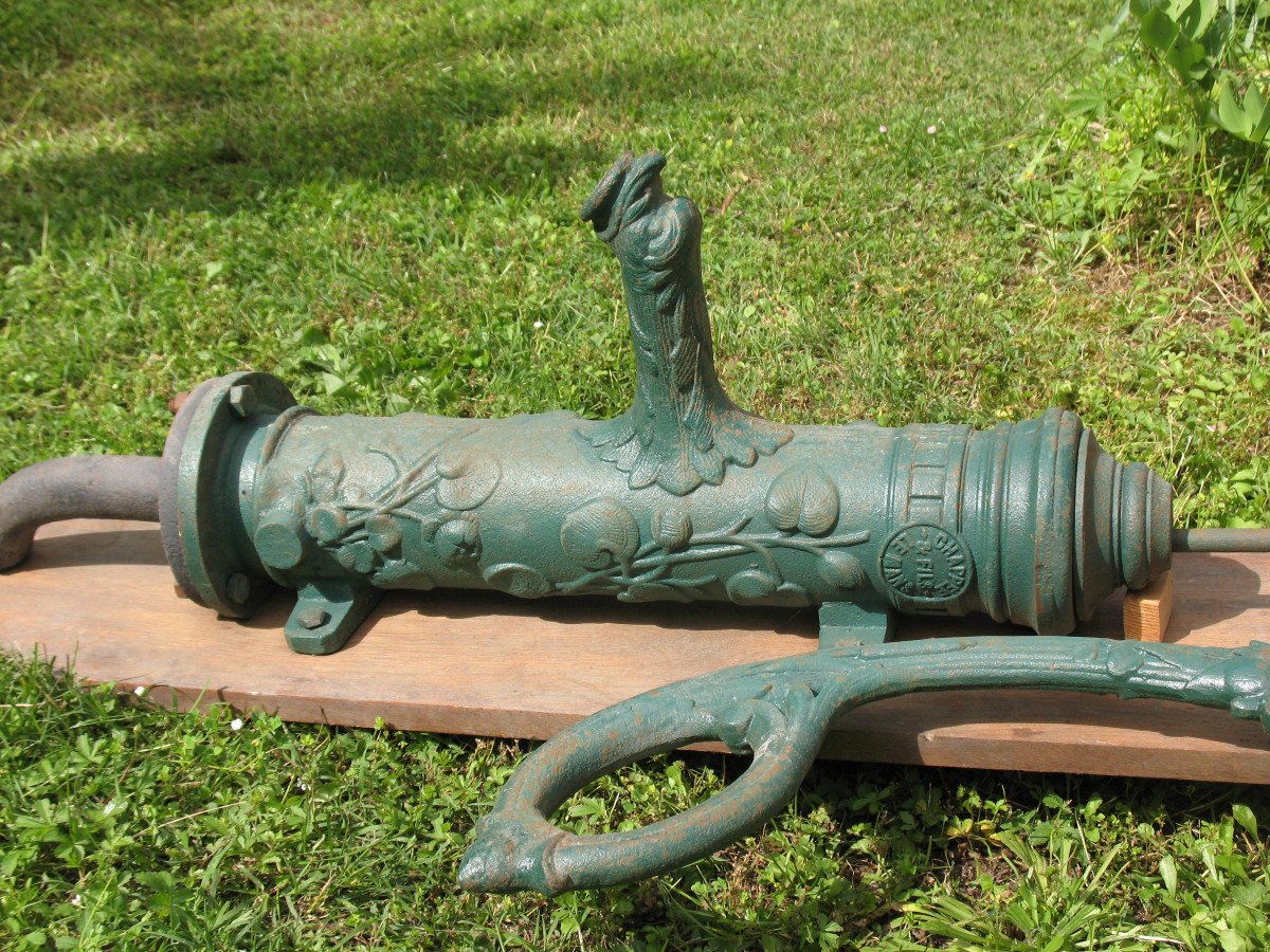 Cast Iron Water Pump, 19th Century, Chappée Brand, Decorated With Dolphins And Plants, H: 140 Cm-photo-3