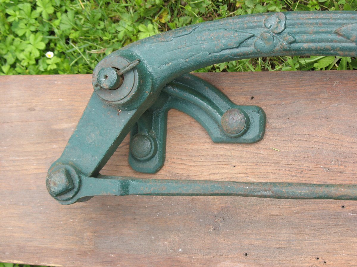 Cast Iron Water Pump, 19th Century, Chappée Brand, Decorated With Dolphins And Plants, H: 140 Cm-photo-3