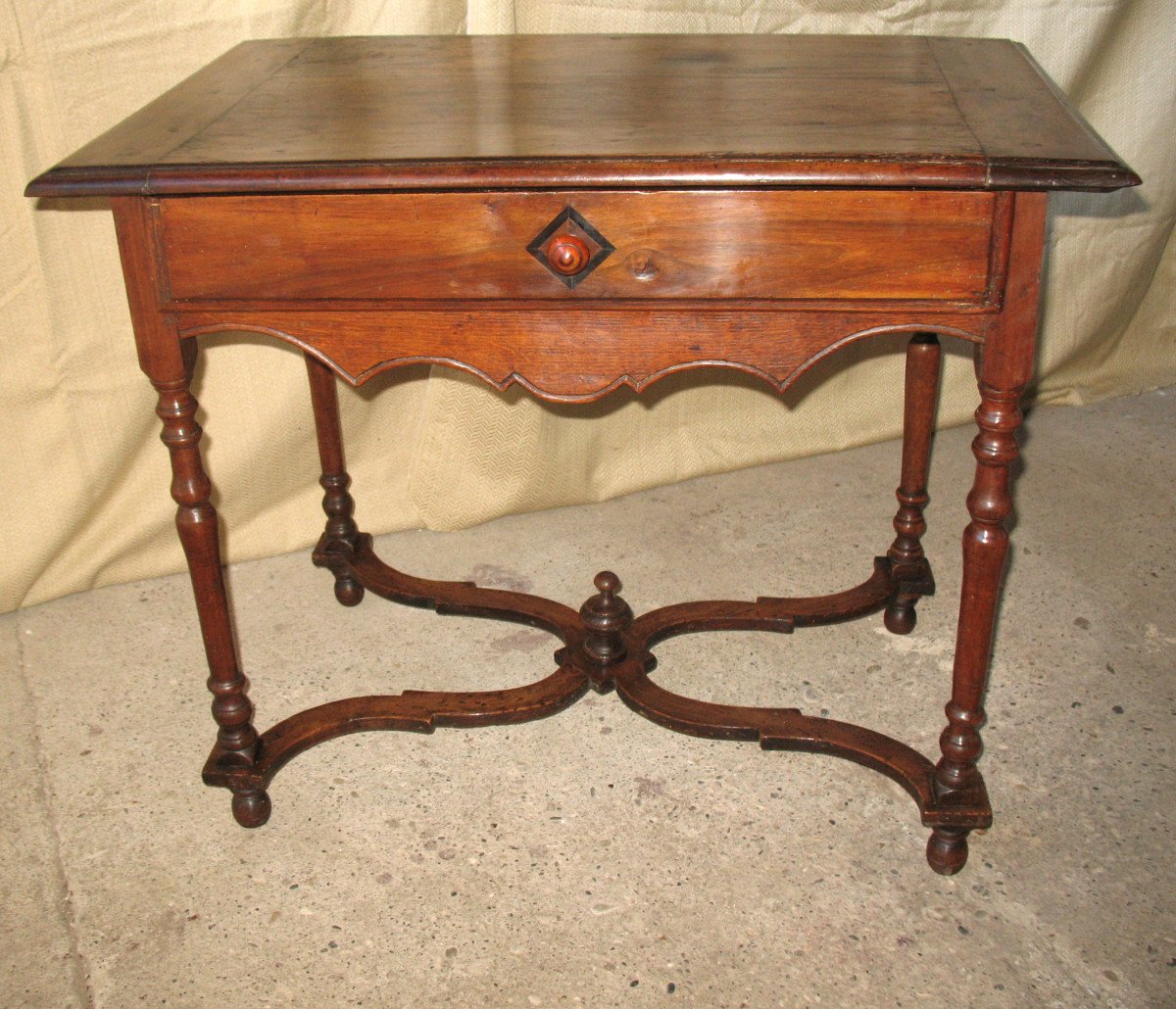 Table à écrire bureau avec tiroir époque Louis XIII en bois massif  17ème