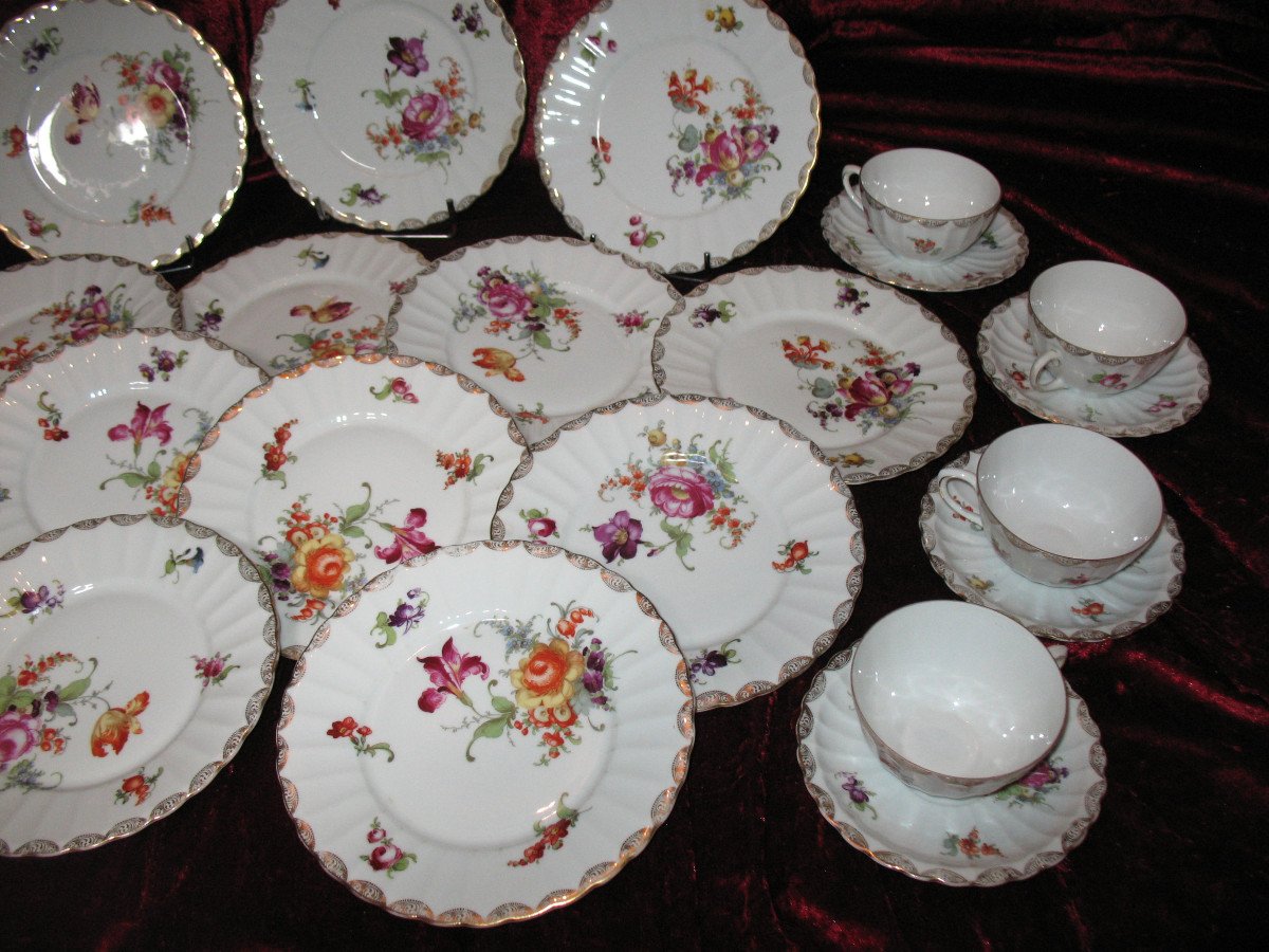 Service à thé et à dessert en porcelaine à décor de fleurs de Saxe 29 pièces-photo-3