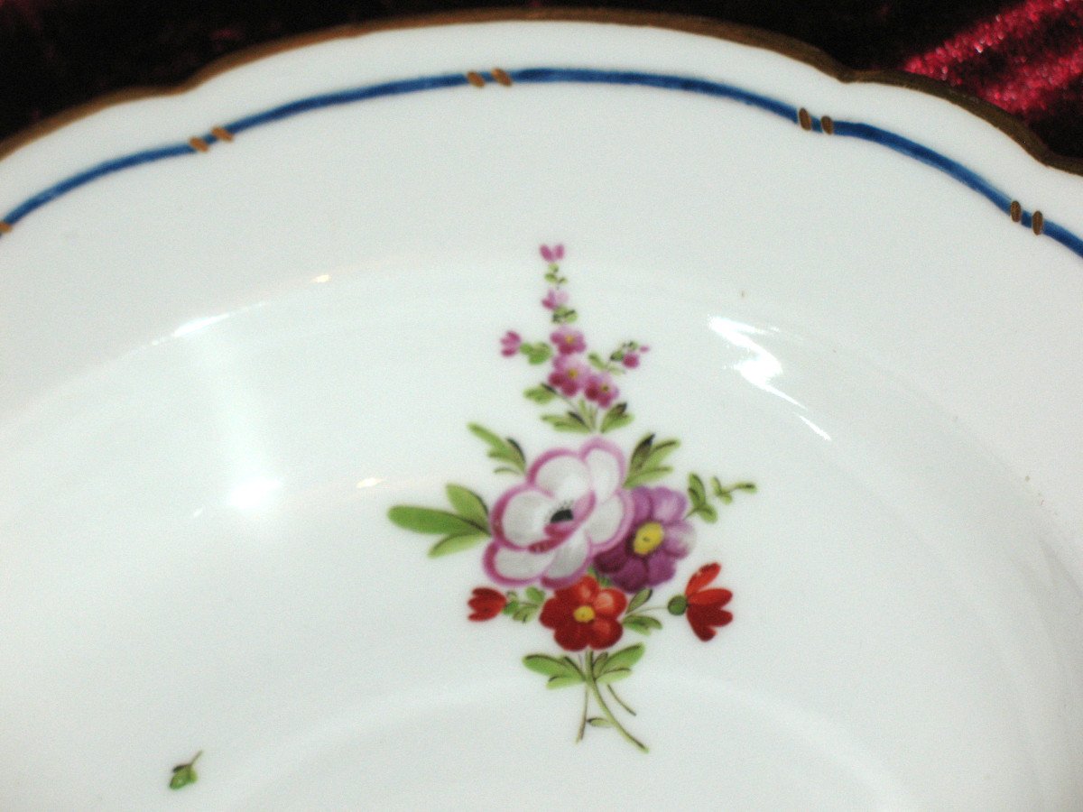 Locré Porcelain Plate With Floral Decoration, 18th Century-photo-1