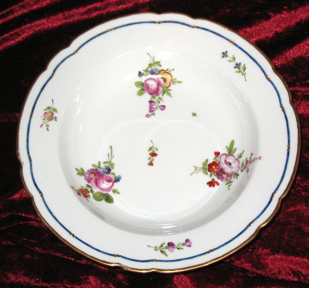 Locré Porcelain Plate With Floral Decoration, 18th Century