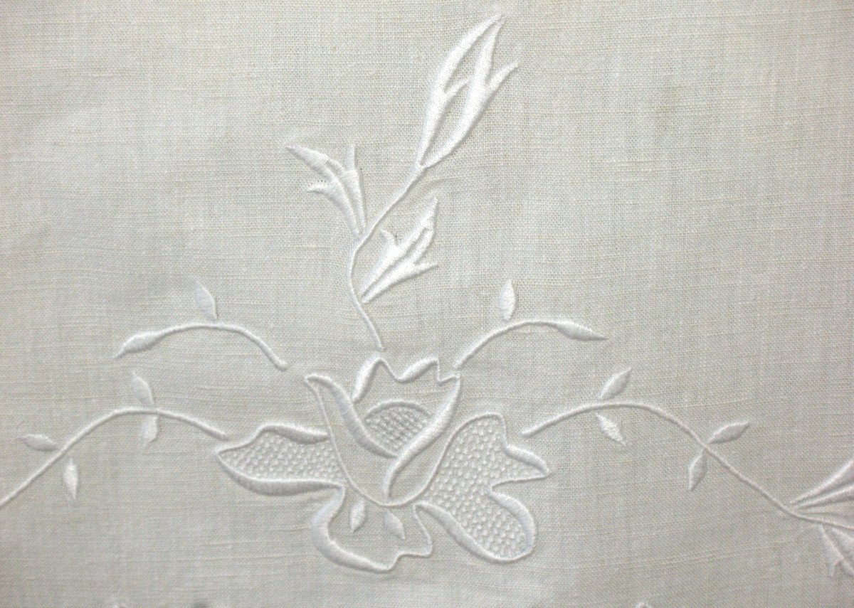 Large Embroidered Sheet And Its 2 Pillowcases In White Embroidery And Days D: 240 X 315 Cm Th. Early 20th-photo-1