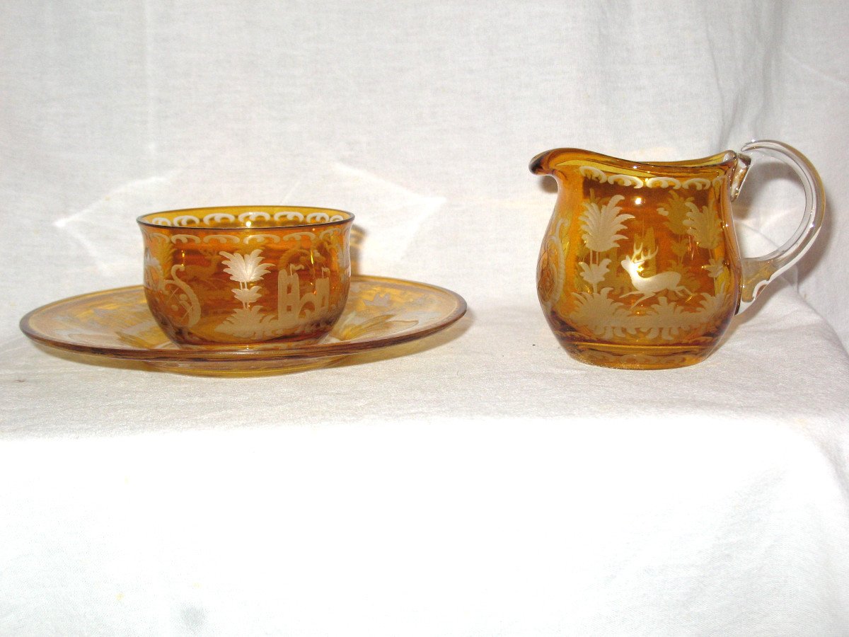 Finger Rinse And Pitcher In Amber Bohemian Glass Engraved With Animal Decorations, 19th Century