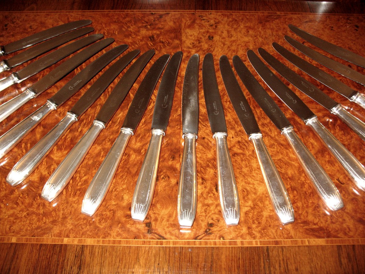 18 grands couteaux en métal argenté Félix Frères à Toulouse de style Art Déco