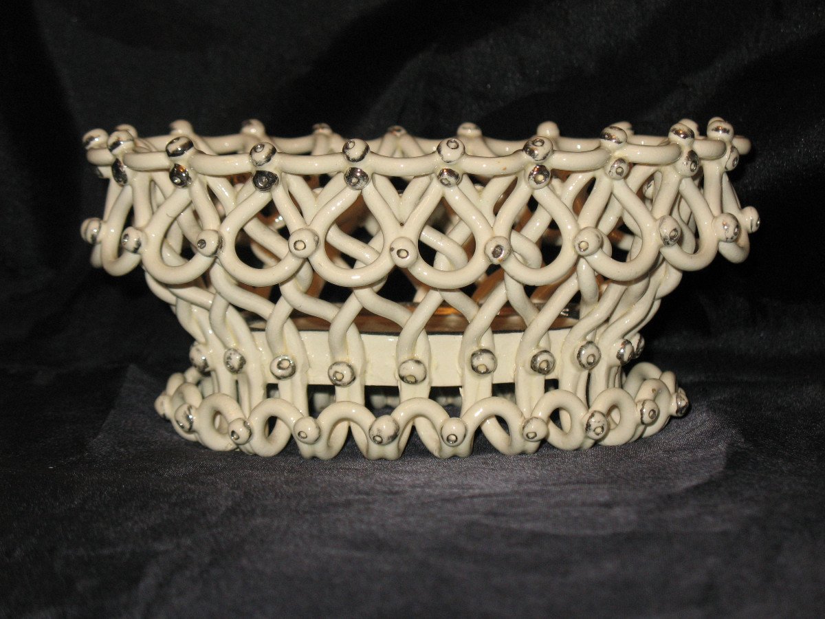 Oval Basket Woven In Langeais Earthenware Decorated With Berries, 19th Century-photo-2