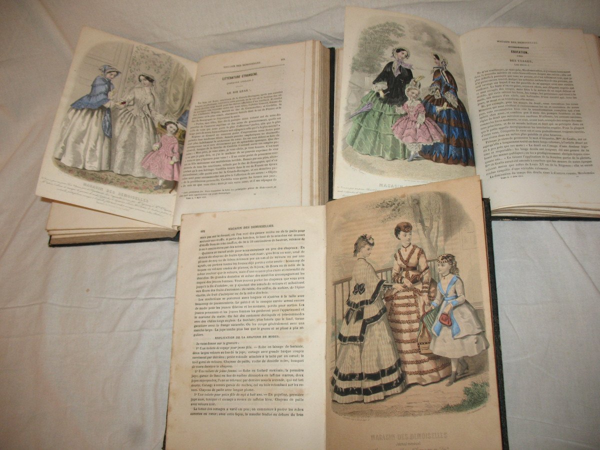 Magasin des demoiselles 3 volumes complets avec planches en couleur gravures de mode 1850 à 69-photo-1