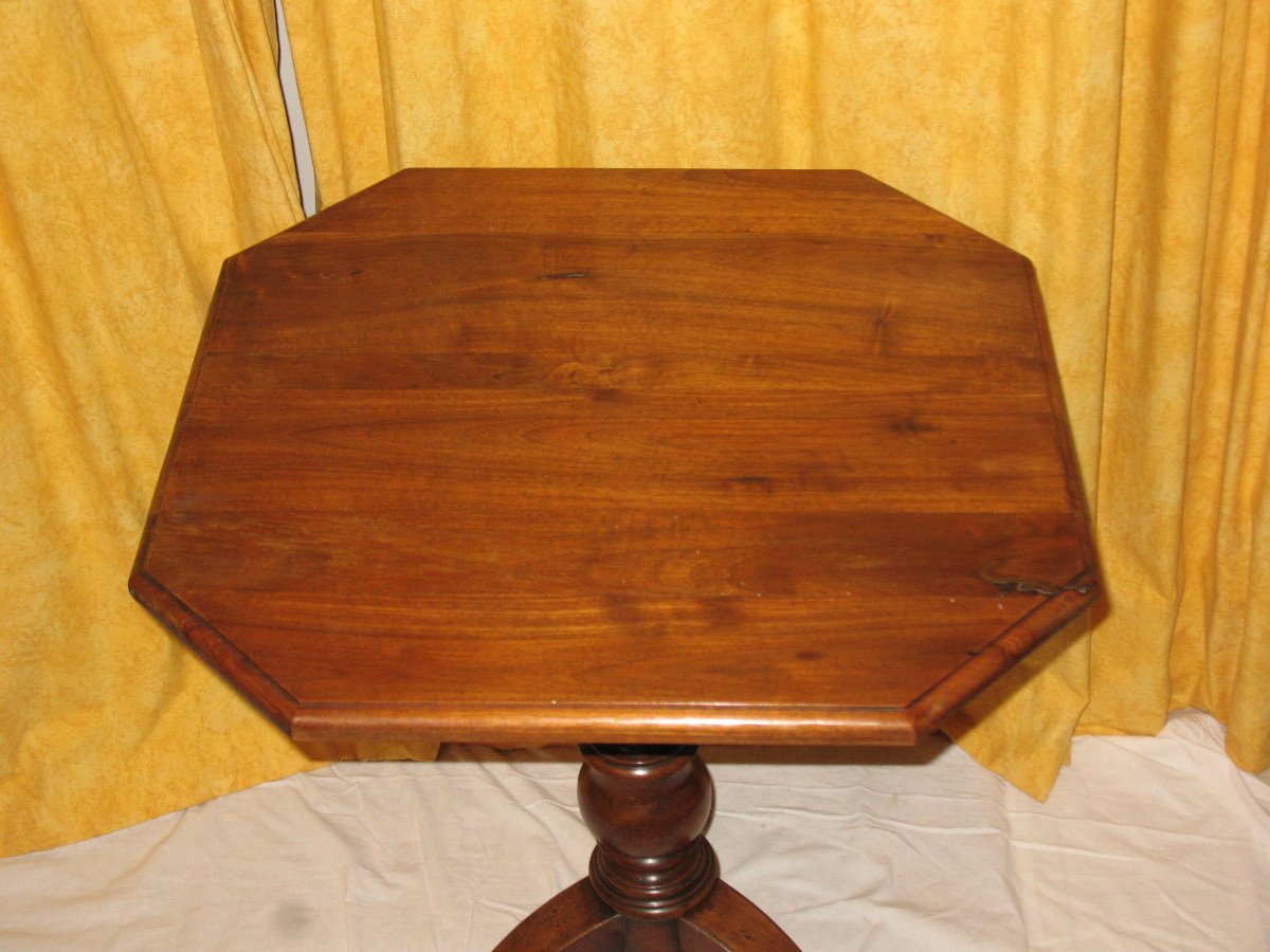 Octagonal Walnut Tilting Pedestal Table, 19th Century Restoration Period-photo-3