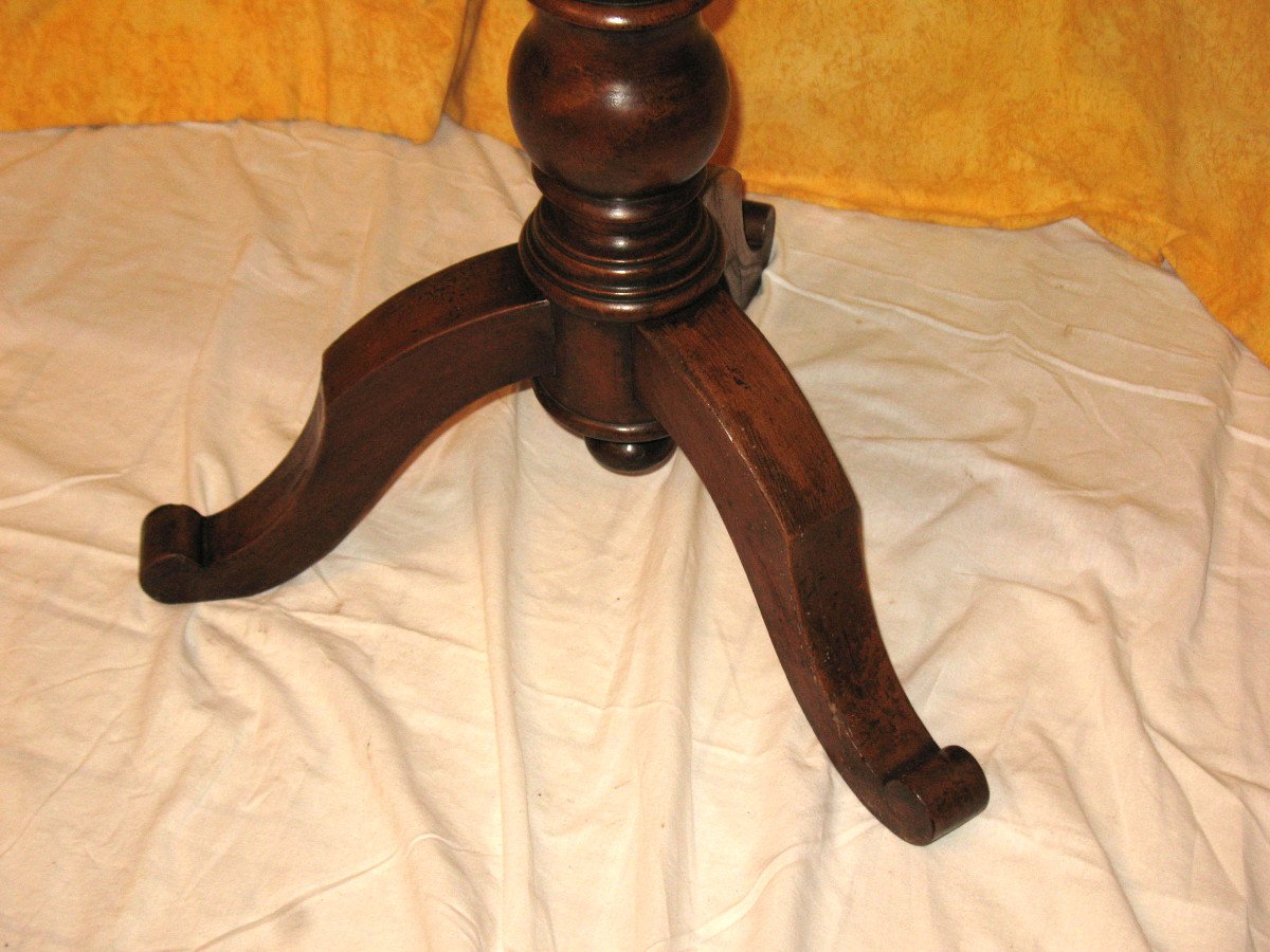 Octagonal Walnut Tilting Pedestal Table, 19th Century Restoration Period-photo-4