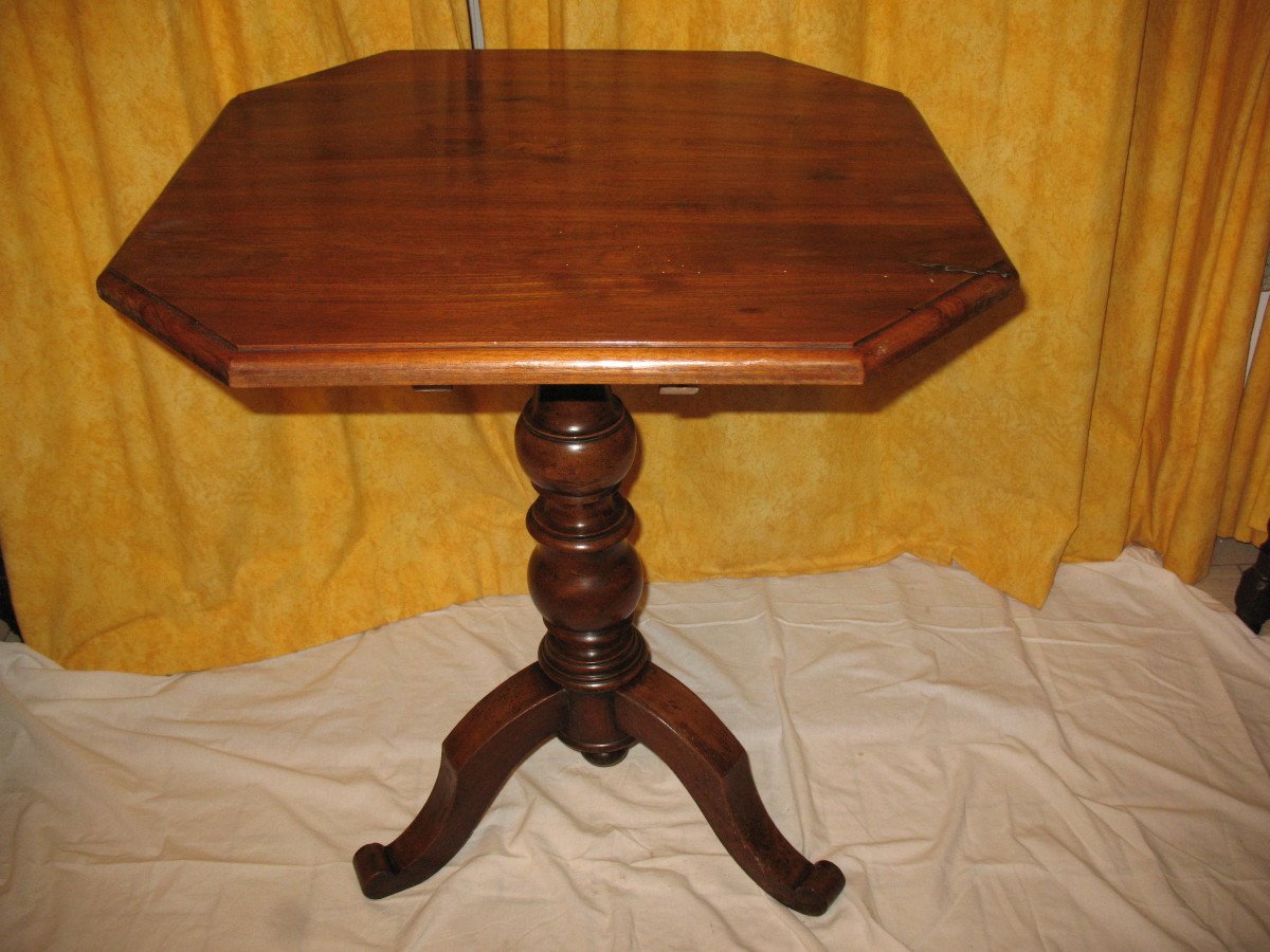 Octagonal Walnut Tilting Pedestal Table, 19th Century Restoration Period-photo-1