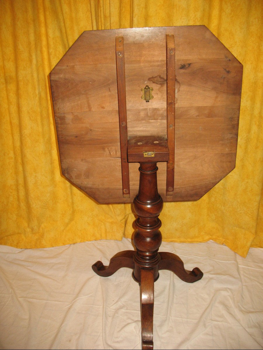 Octagonal Walnut Tilting Pedestal Table, 19th Century Restoration Period-photo-4