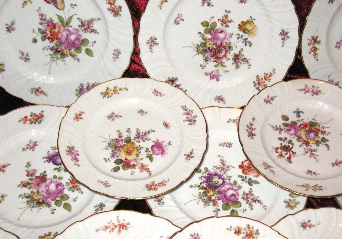 Assiettes en porcelaine  décor floral de Saxe Meissen époque 20ème