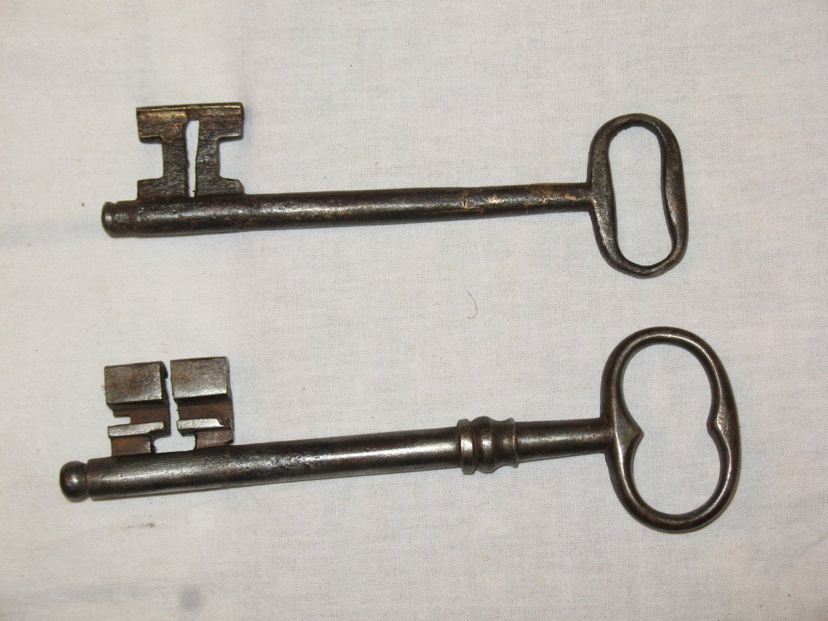 Clés en fer forgé du 17ème et 18ème siècle Importante collection de grandes clés 18 pièces-photo-1