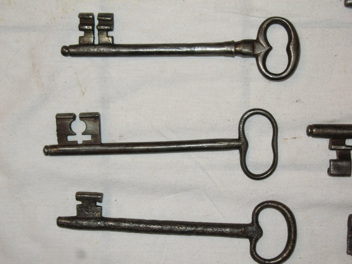 Wrought Iron Keys From The 17th And 18th Century Important Collection Of Large Keys 18 Pieces-photo-6