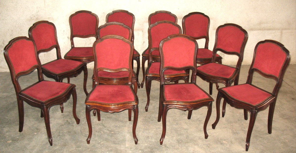 Suite de 12 chaises en noyer de style louis XV époque fin 19ème