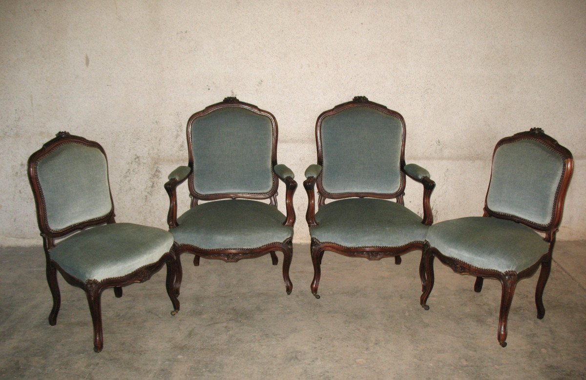 Paire de fauteuils à la Reine et de chaises en noyer  de style Louis XV époque 19ème