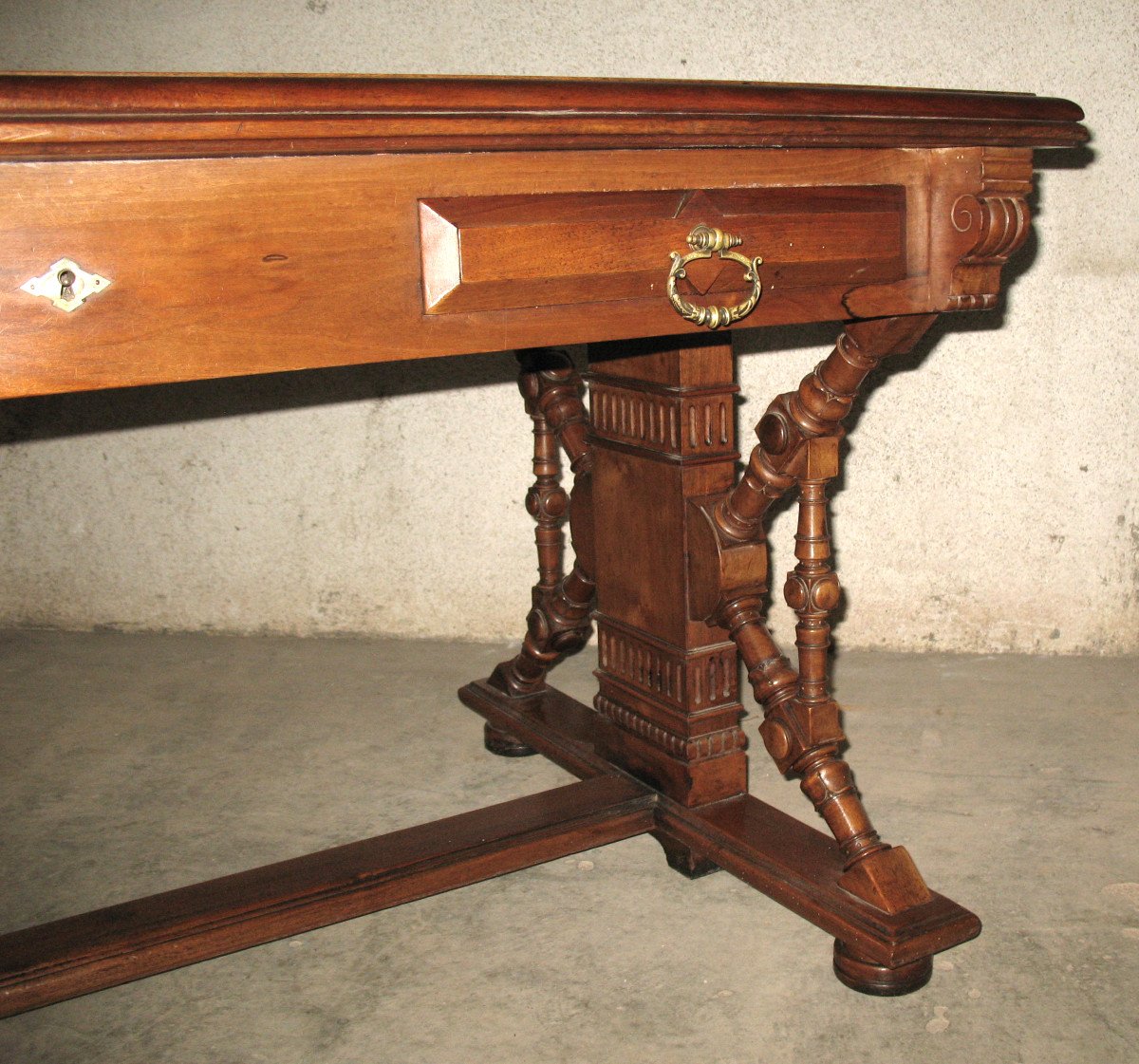 Bureau plat en noyer blond massif époque 19ème style haute Epoque-photo-7