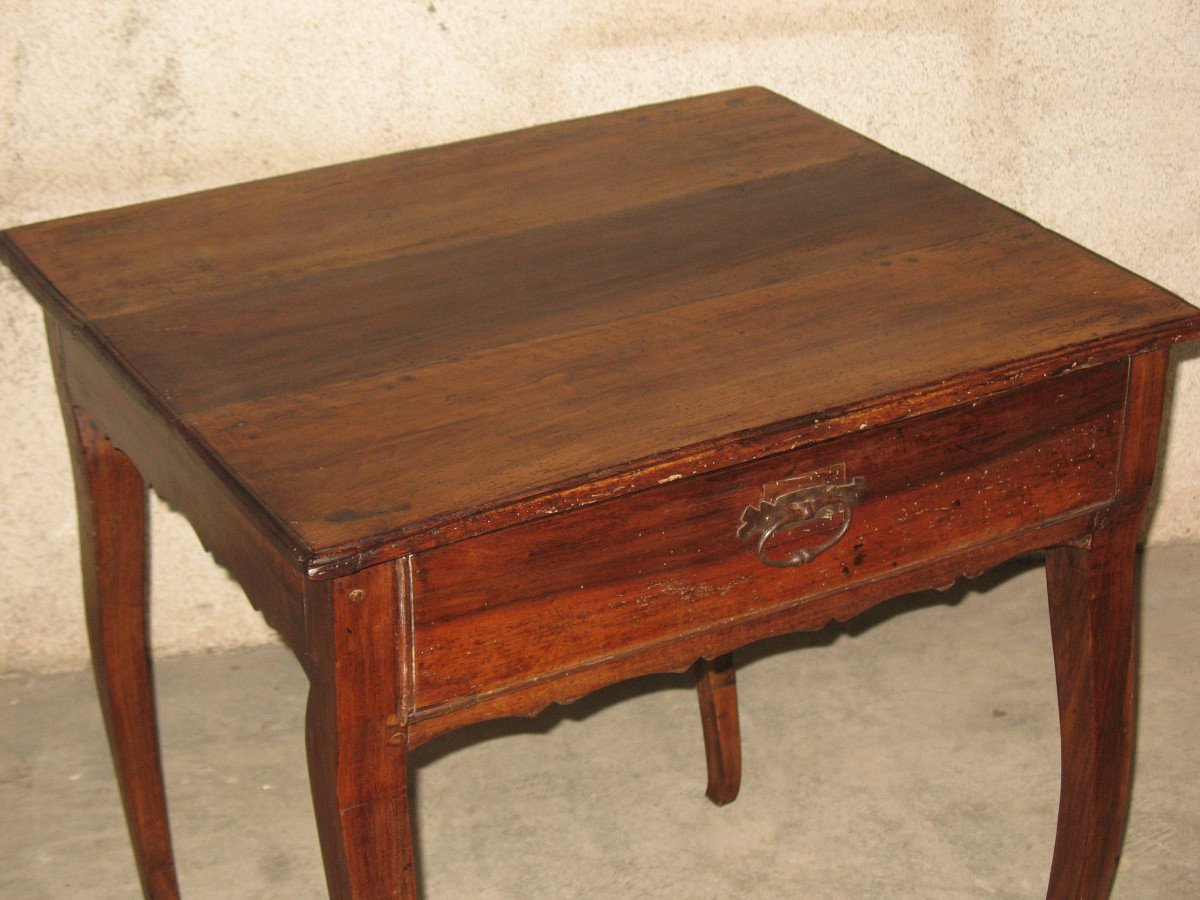 Petite table à écrire bureau époque Louis XV 18ème en noyer avec un grand tiroir-photo-8