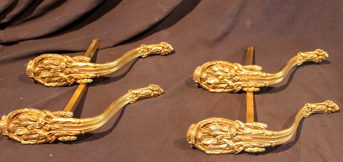 4 portes embrasses à rideaux en bronze style Louis XVI ép. 19ème bronze ameublement décoration