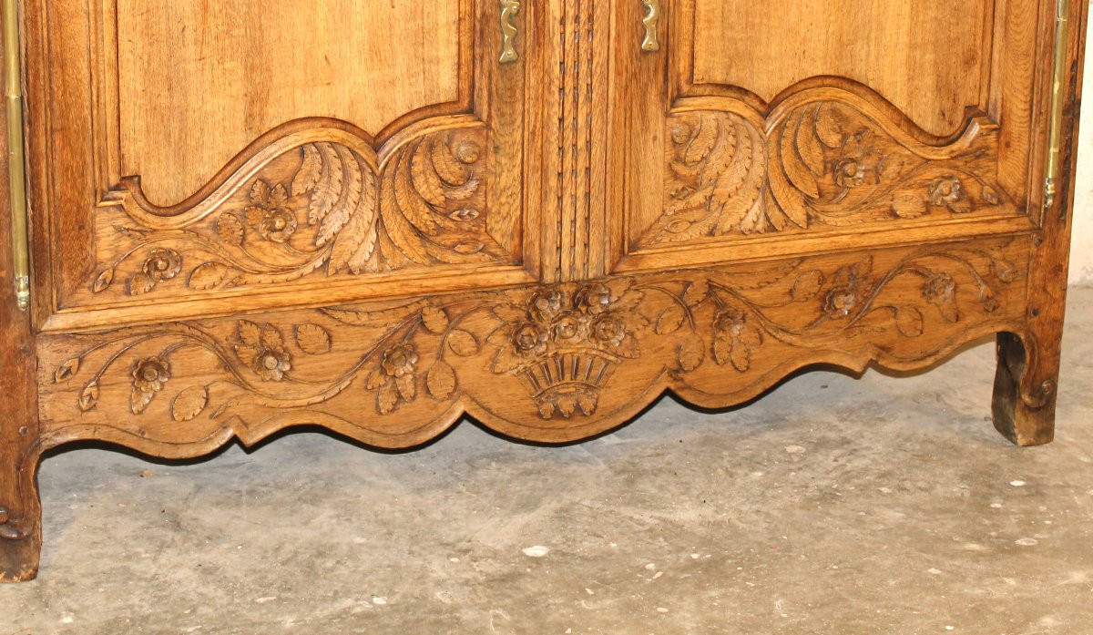 Norman Carved Oak Wardrobe, Saint Lô Origin, 19th Century-photo-1