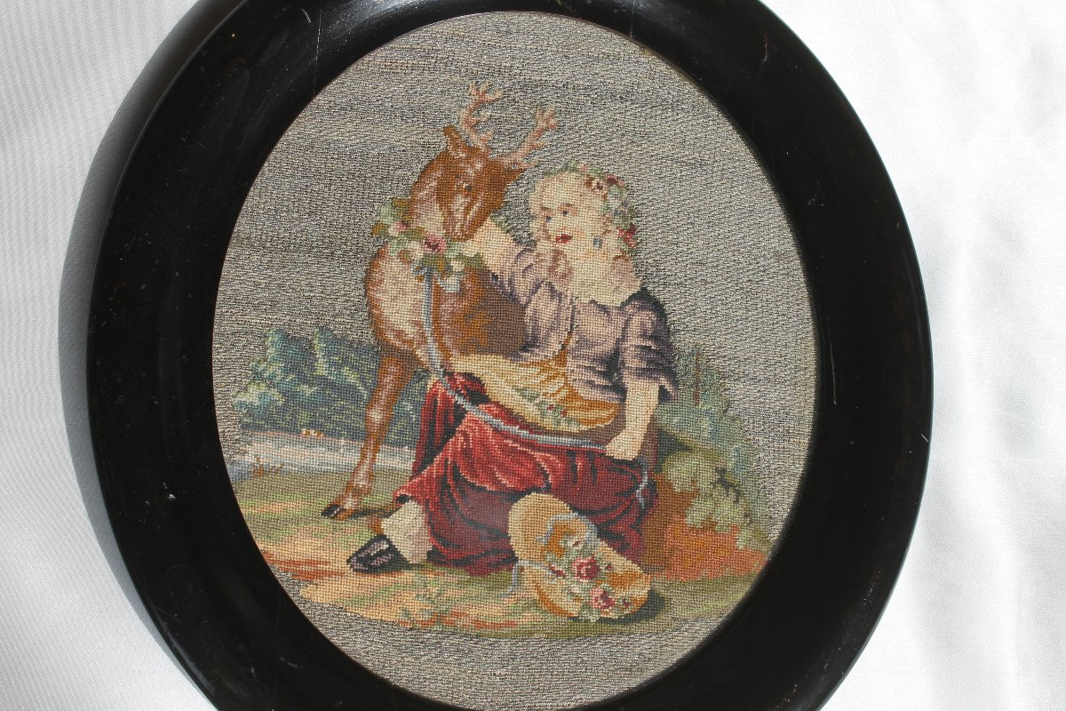 Tapisserie romantique à décor pastoral sur fils d'argent époque 19ème cadre en ébène -photo-2