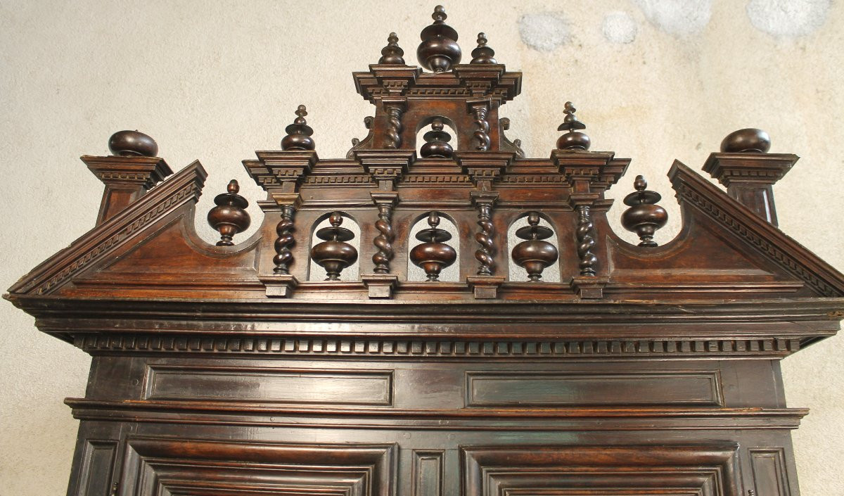 Buffet Louis XIII à diminutif en noyer complet avec son fronton très décoratif époque 17ème-photo-6