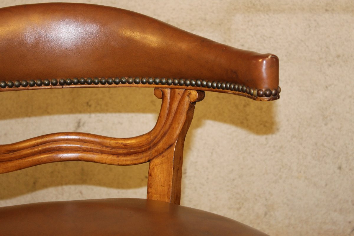 Fauteuil de bureau en noyer de style Louis XV époque 19ème recouvert d'un cuir havane-photo-3
