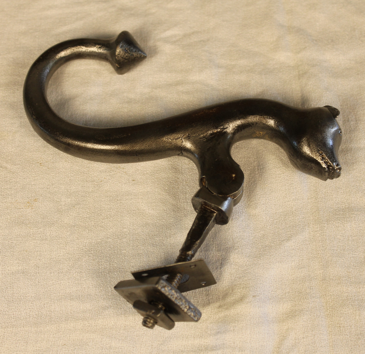 Heurtoir marteau de porte en fer forgé de style Haute Epoque complet époque 19ème