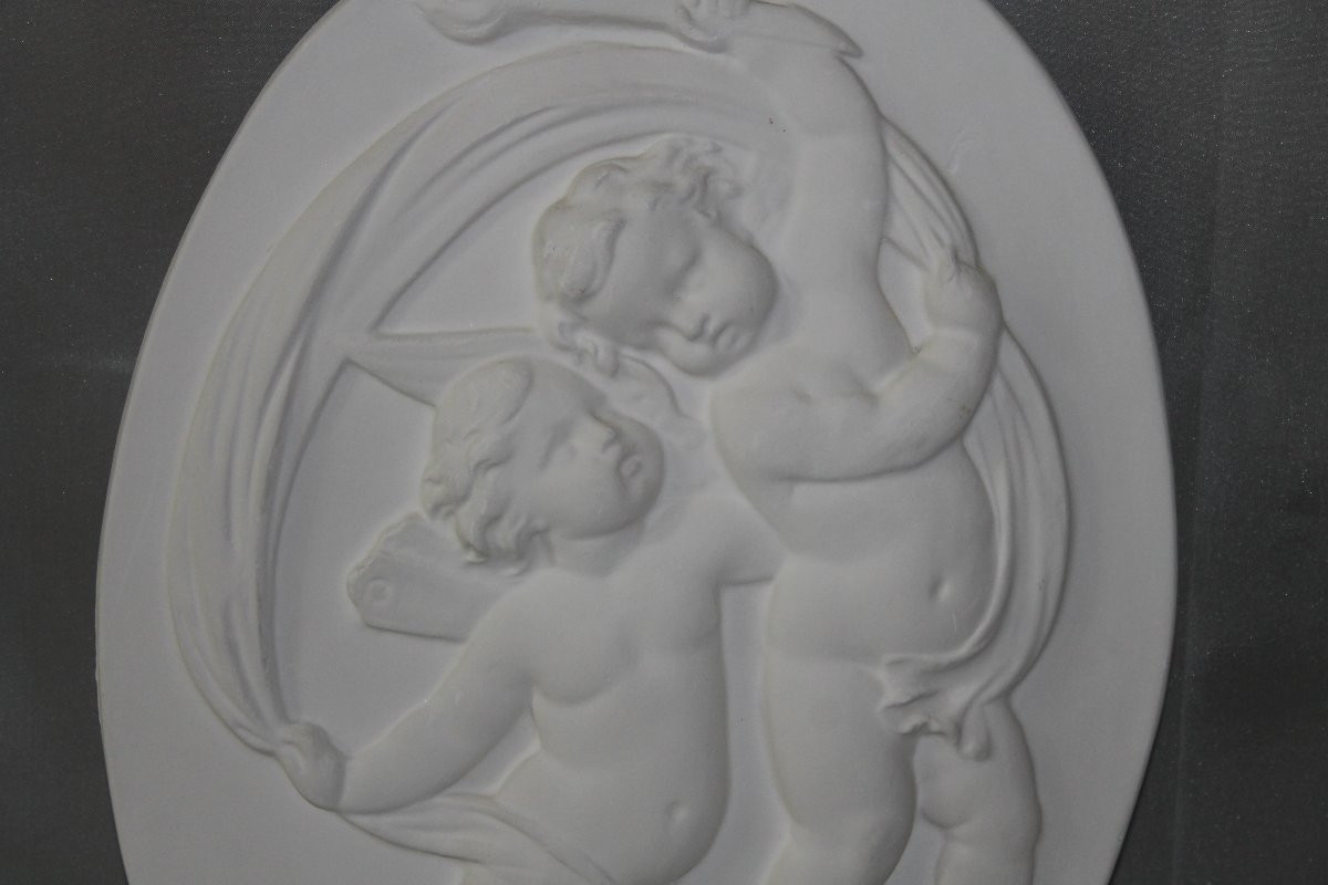Paire de bas reliefs en plâtre à décor d'angelots de style Louis XVI époque 20ème-photo-4