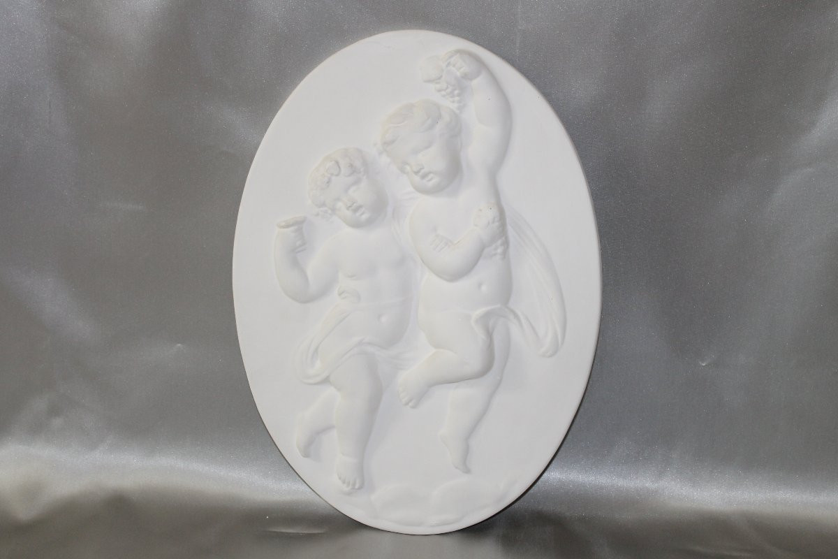 Paire de bas reliefs en plâtre à décor d'angelots de style Louis XVI époque 20ème-photo-3