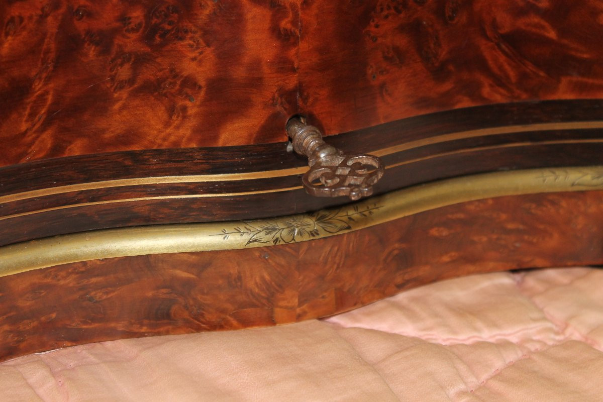 Cave à liqueurs galbée Napoléon III en loupe de tuya et poirier noirçi époque 19ème-photo-1