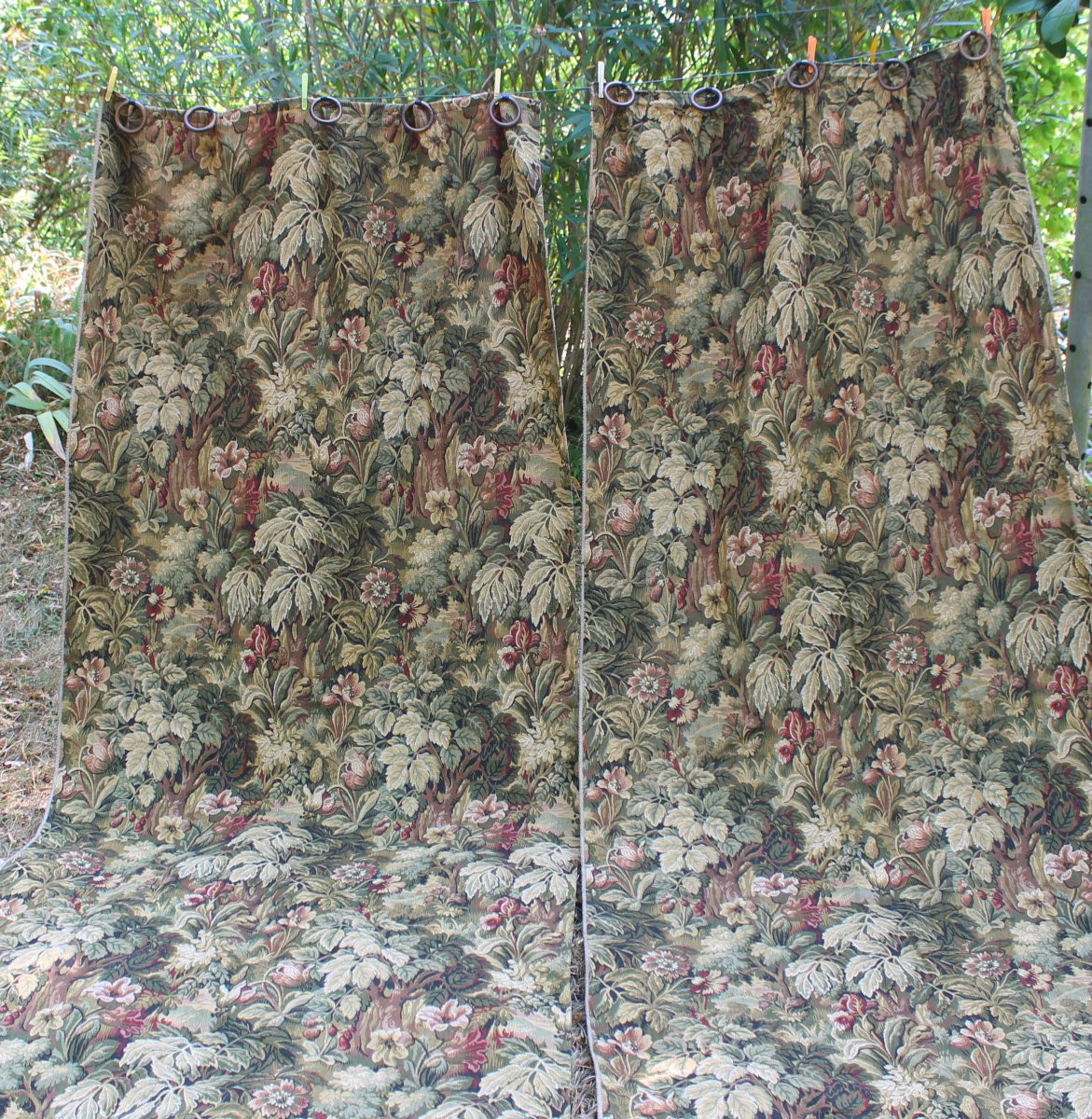 2 paires de rideaux tentures en tissé Jacquard à décor de verdure de style Louis XIII-photo-3